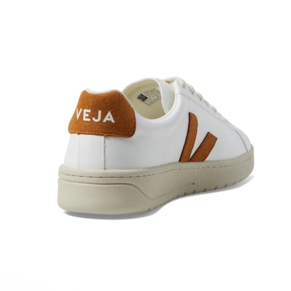 Veja Women’s Urca Sneakers in White Camel 38